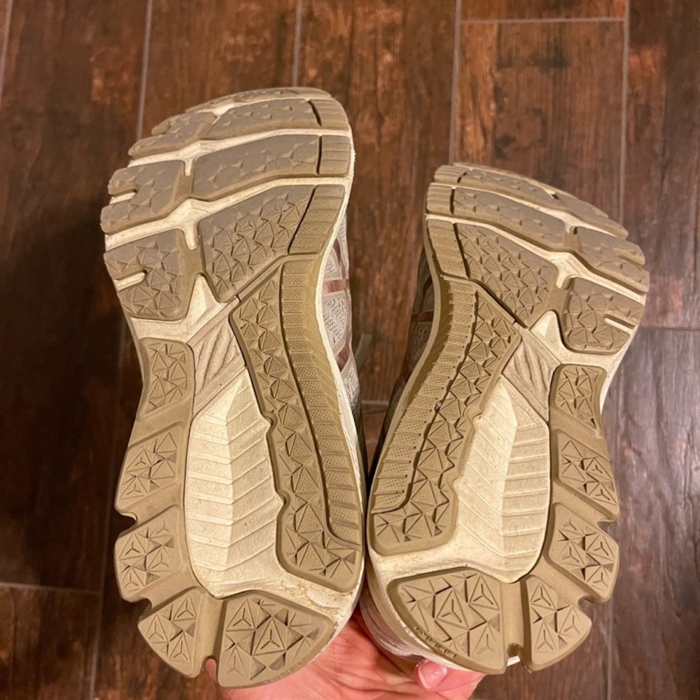 ASICS - Picture 5 of 5